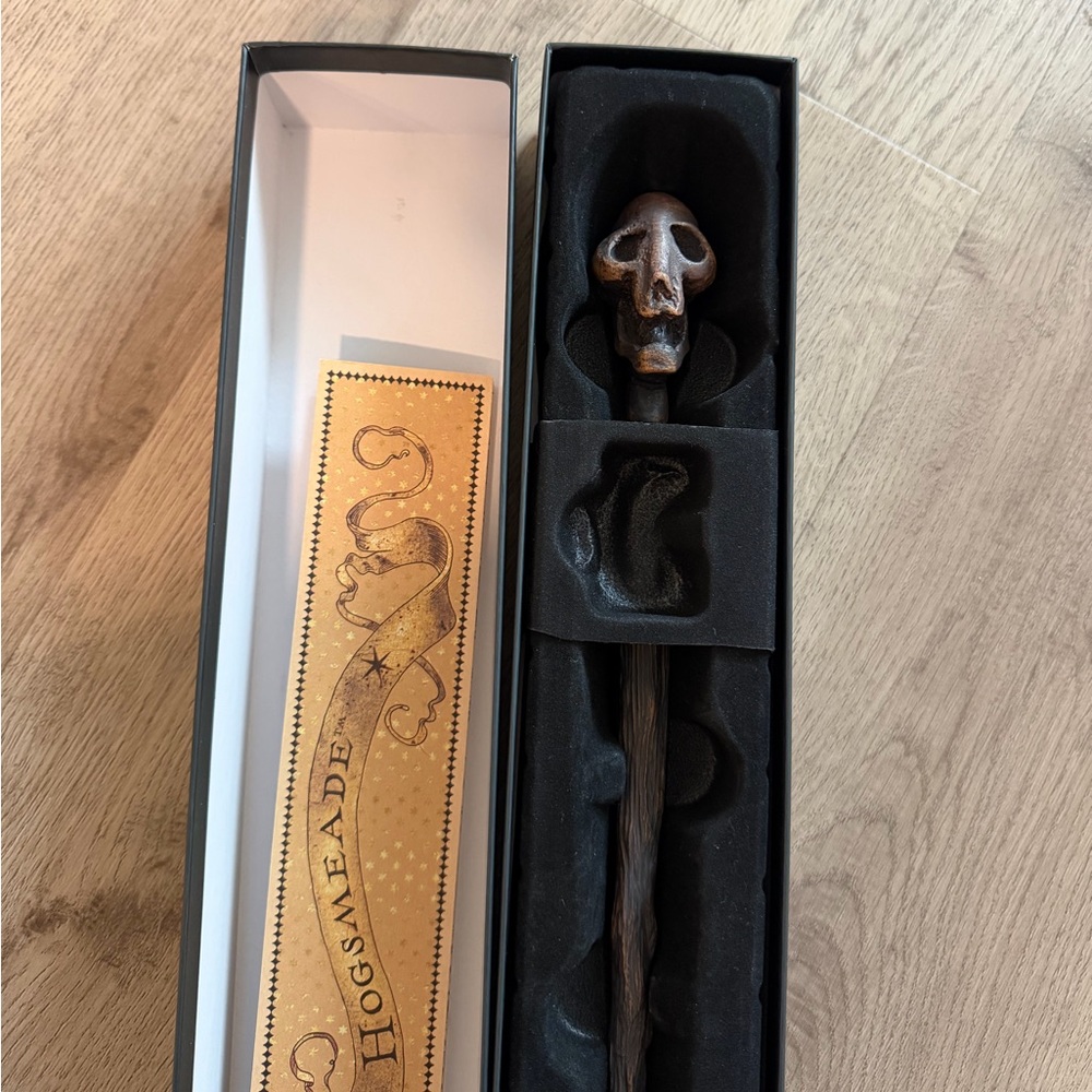 Wizarding World of Harry Potter Ollivander’s Interactive Skull Wand